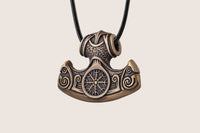 Collier hache viking en bronze : le heaume de la crainte