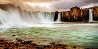 Les chutes du Godafoss pourraient avoir hériter ce nom du fait que les islandais y jetèrent toutes leurs idoles païennes lors de la christianisation de l'ile