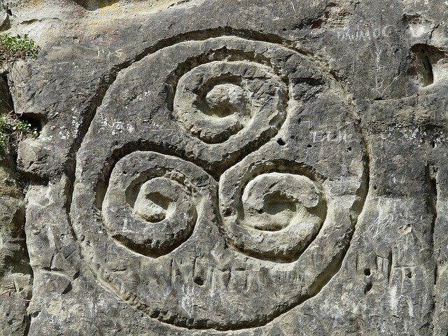 Triskel: origen, significado y beneficios de este símbolo celta y bretón