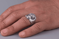 Anillo vikingo de plata de los cuervos de Odín