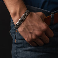 Pulseira viking feita à mão em estanho ou bronze