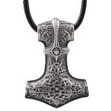 Mjolnir grande en plata que representa a Hugin y Munin.