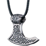 Amuleto de hacha vikinga de plata hecho a mano