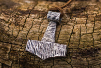 Pendentif marteau de Thor façon bois en argent
