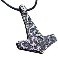 Colgante hecho a mano del martillo de Thor en plata u oro.