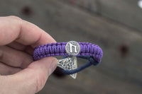 Pulseira roxa com machado e runa dos artesãos Uruz