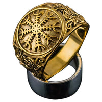 Helm of Awe com anel de ouro ornamentado