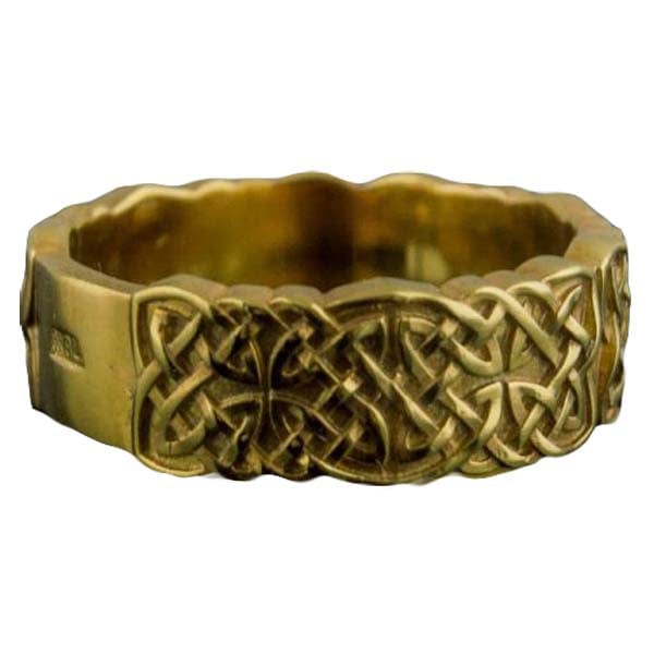 símbolos viking no anel de ouro feito à mão