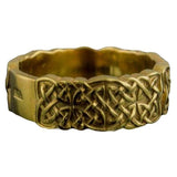 Símbolos vikingos en anillo de oro hecho a mano.