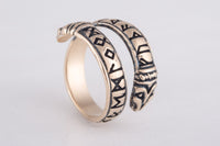 Anel de Ouroboros com antigas runas Futhark de bronze