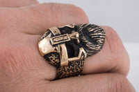 Odin se enfrenta al anillo de bronce padre de todos