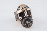 Odin se enfrenta al anillo de bronce padre de todos