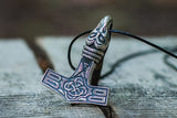 Marteau de Thor en pendentif avec tête corbeau d'Odin