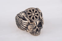 Anillo de bronce calavera de Odín y símbolo vikingo