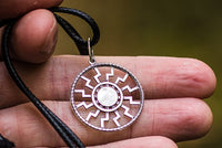 Pendentif viking soleil noir artisanale fait main expert joaillerie