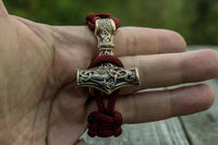 Pulsera roja con martillo de Thor de bronce hecha a mano
