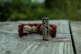 Pulsera roja con martillo de Thor de bronce hecha a mano