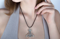 Pendentif marteau de Thor Mjolnir avec ornement en argent ou or