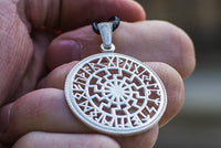 Pendentif viking soleil noir avec calendrier runique argent ou or