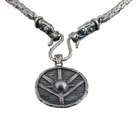 Escudo Lagertha de plata de ley montado en cadena
