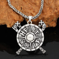 Pingente de escudo rúnico viking decorado com machados em prata